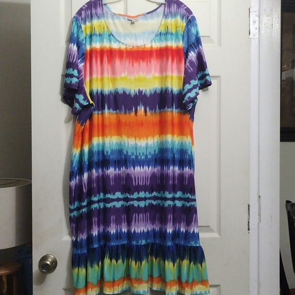 Avenue Dresses & Skirts - Avenue rainbow watercolor poly blend SS dress with ruffle hem size 30/32